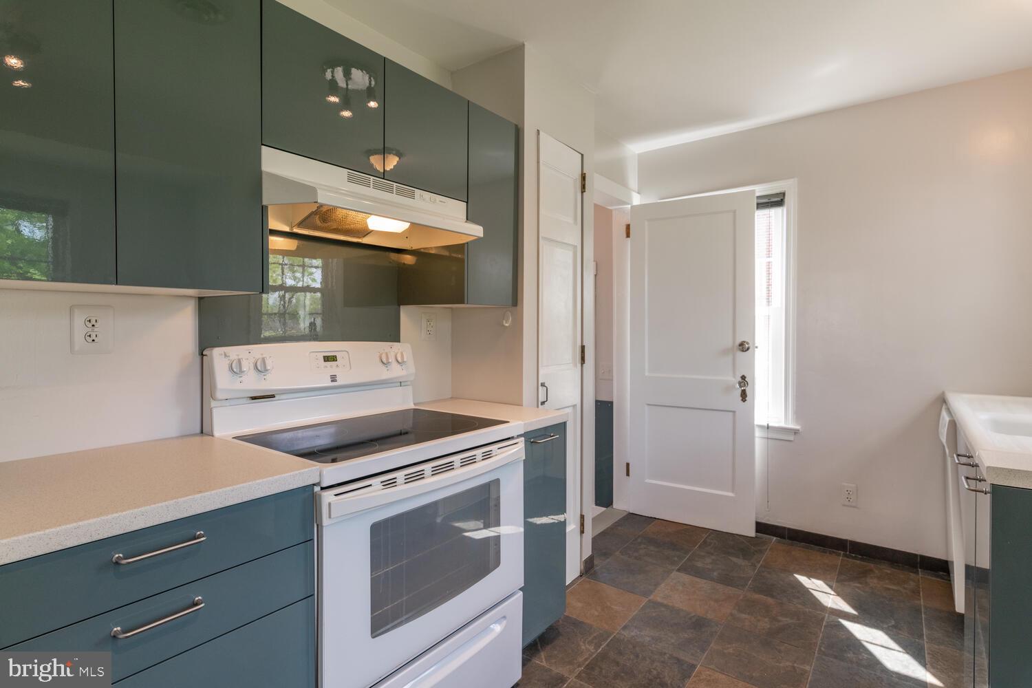 9411 Ox Road Lorton, VA 22079 - Photo 14 of 32 Gallery Image 14