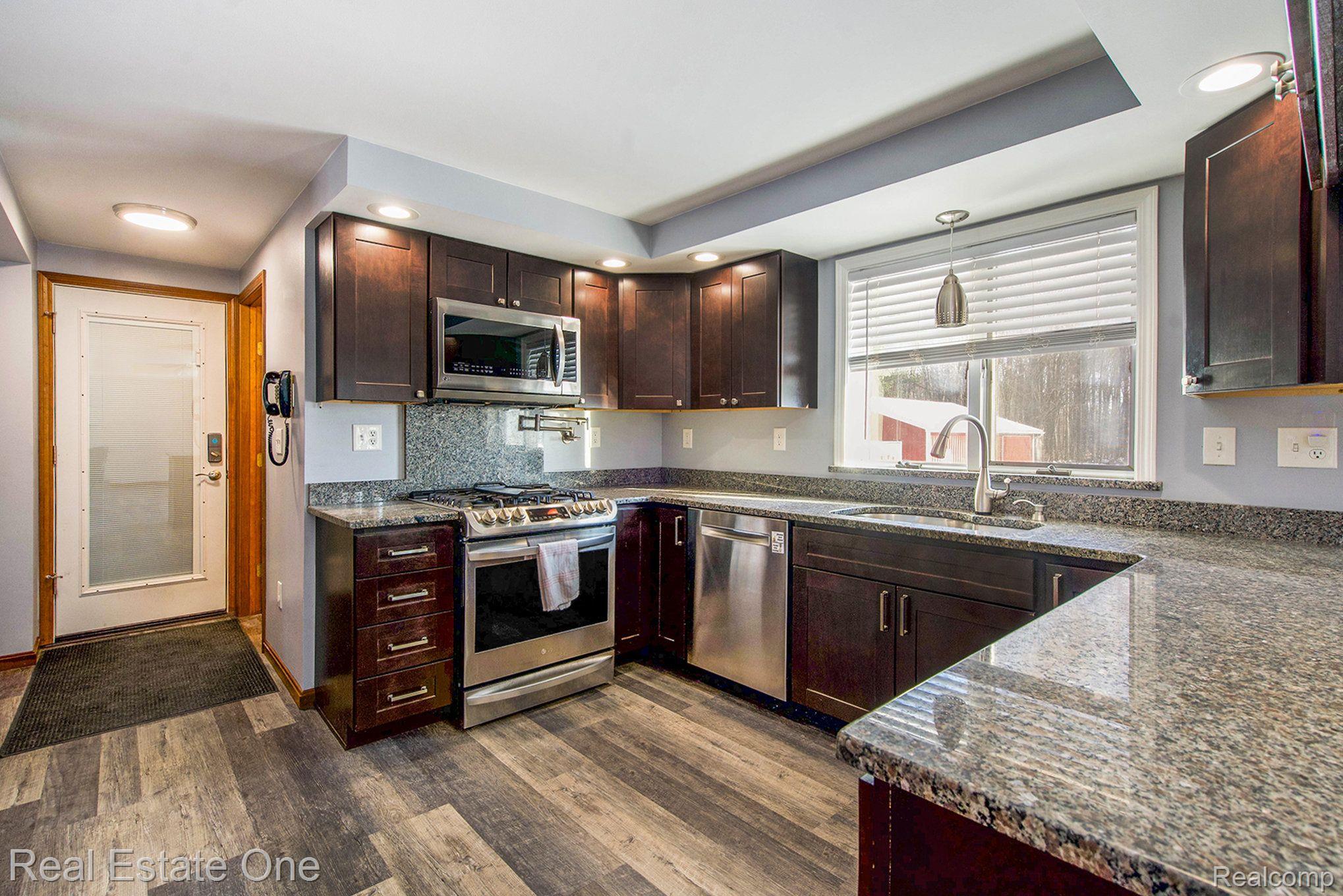 27375 Romine Road New Boston, MI 48164 - Photo 6 of 60 Kitchen