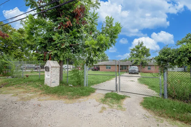 $8,900,000 | 230 West Canino Road, Houston, TX 77037