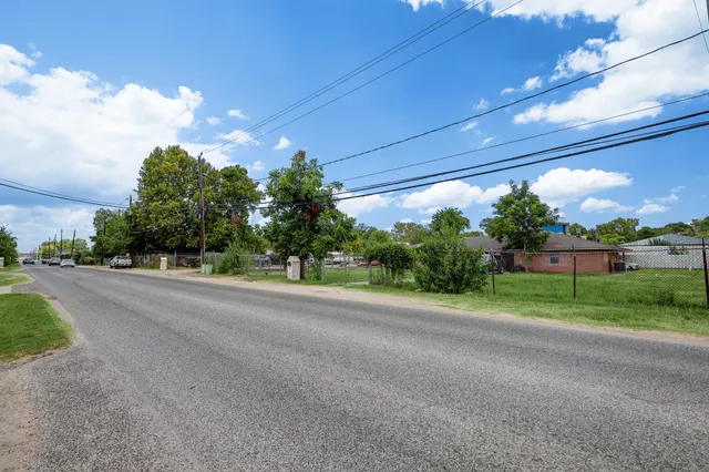 $8,900,000 | 230 West Canino Road, Houston, TX 77037