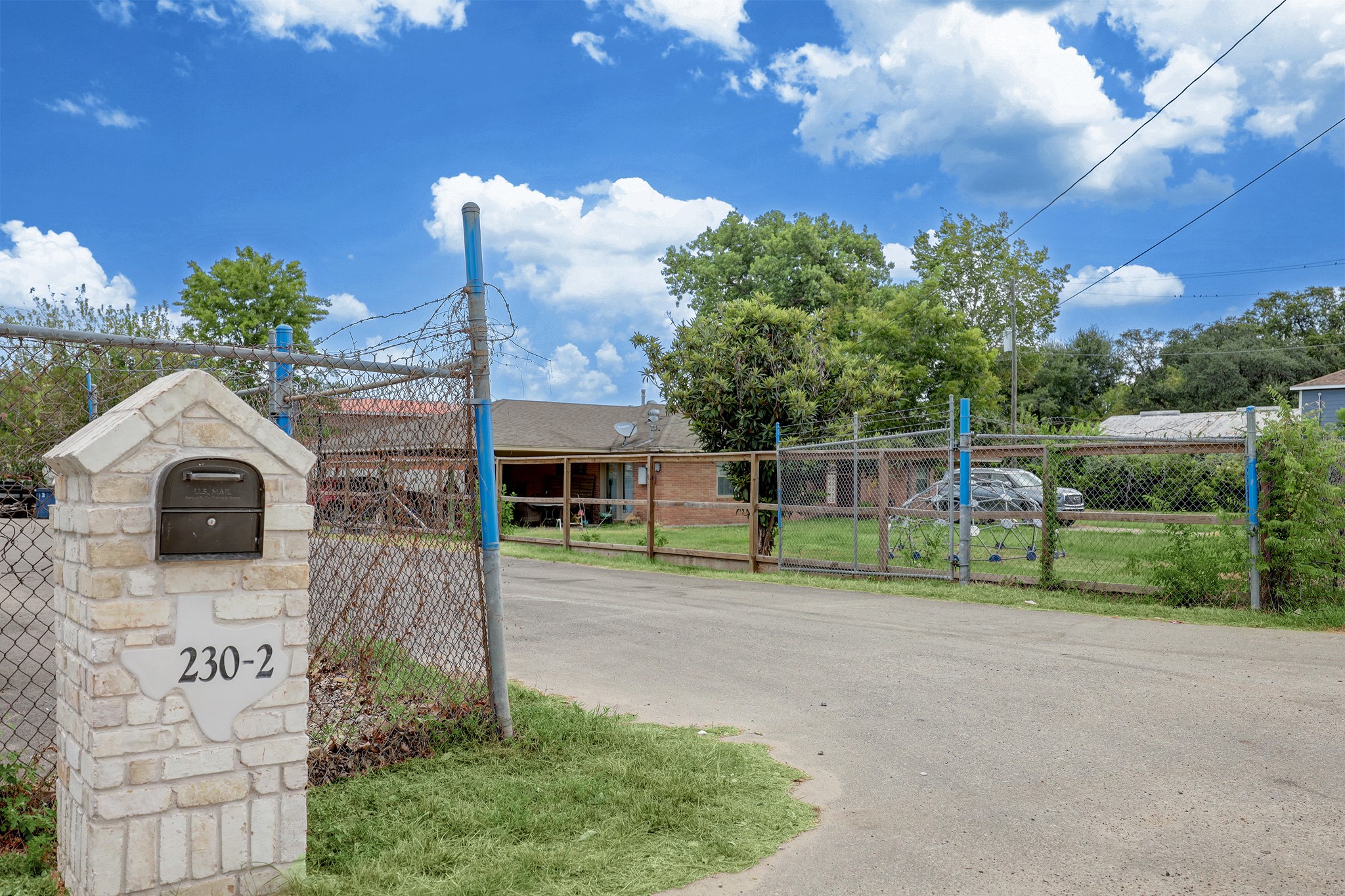 230 West Canino Road Houston, TX 77037 - Photo 10 of 17