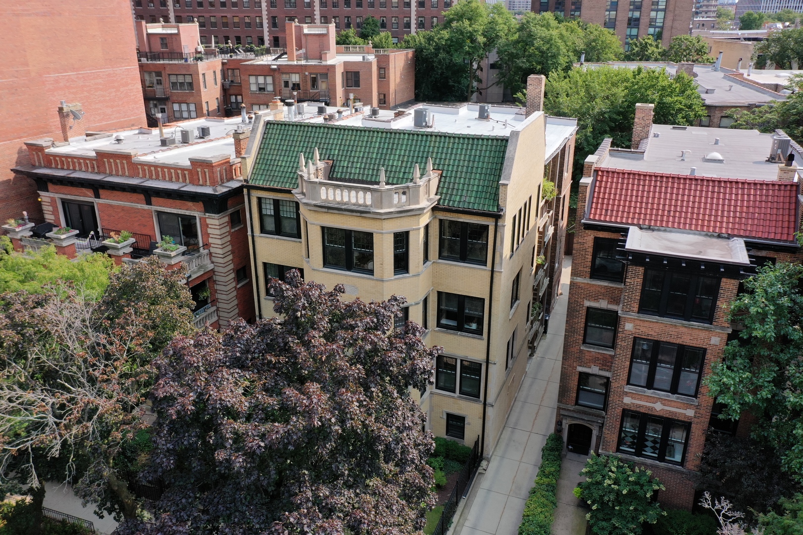 635 West Sheridan Road, Unit 1 Chicago, IL 60613 - Photo 43 of 46