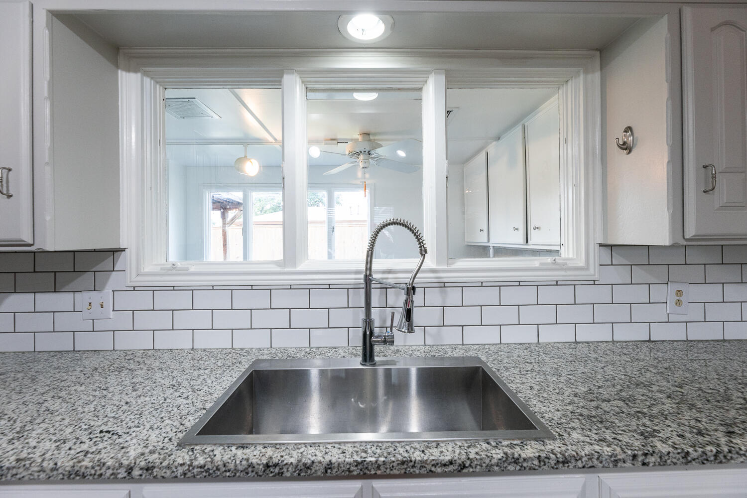 5709 80th Street Lubbock, TX 79424 - Photo 12 of 64 Kitchen