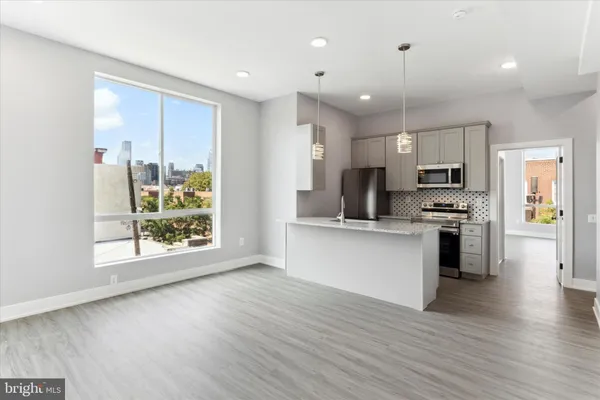 $2,179 | 650 South Street, Unit 3, Philadelphia, PA 19147