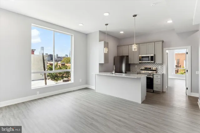 $2,179 | 650 South Street, Unit 3, Philadelphia, PA 19147