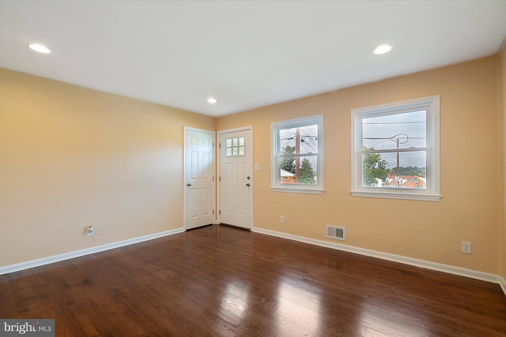 5519 Decatur Street Bladensburg, MD 20710 - Photo 4 of 30 Living Room