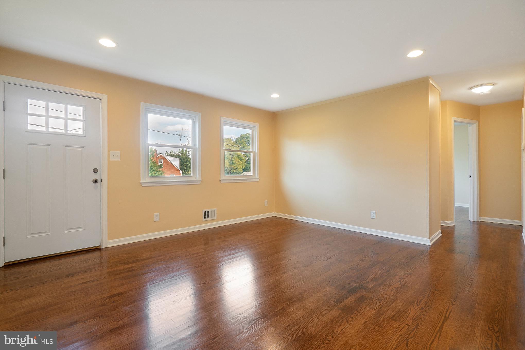 5519 Decatur Street Bladensburg, MD 20710 - Photo 5 of 30 Living Room