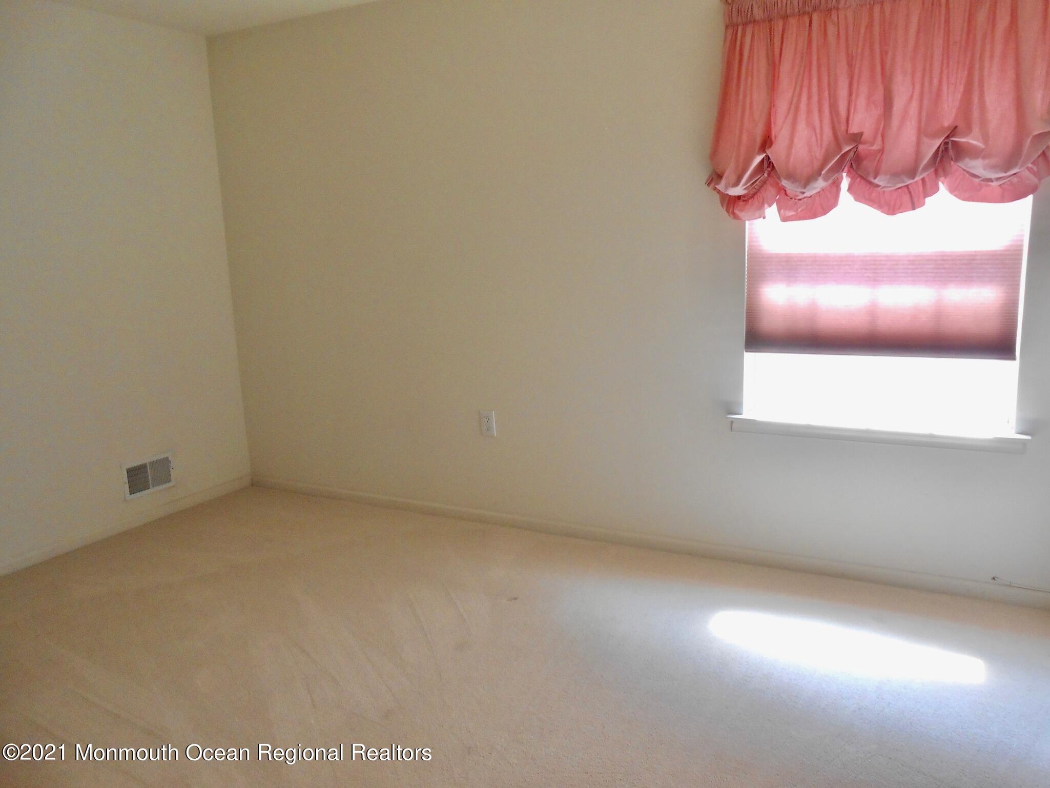 32 Congressional Road Jackson, NJ 08527 - Photo 11 of 15 31DD7432-9140-459D-AD1F-698E79F9688F