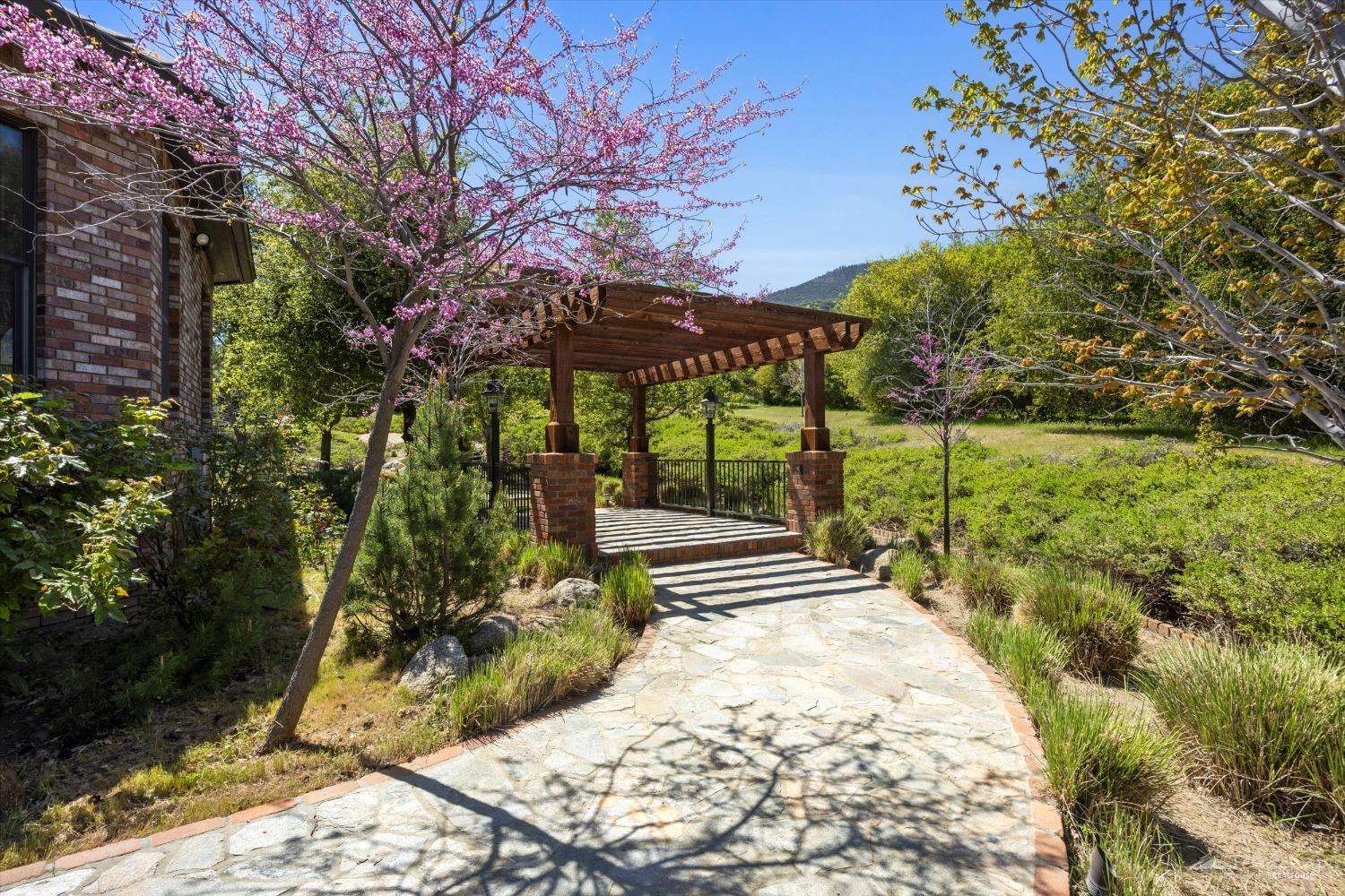 28641 Valley Oak Road Keene, CA 93531 - Photo 4 of 84 Gallery Image 4