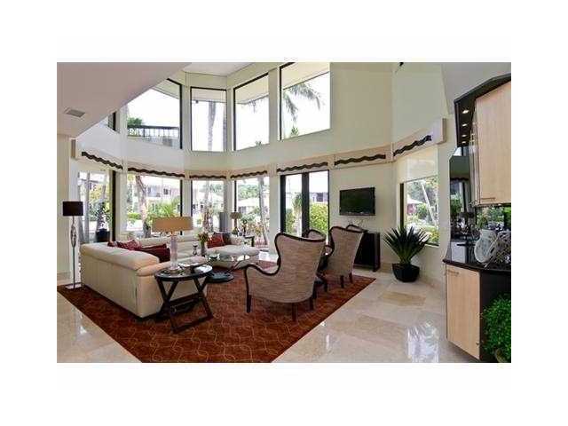 660 Boca Marina Court Boca Raton, FL 33487 - Photo 3 of 11 Living Room