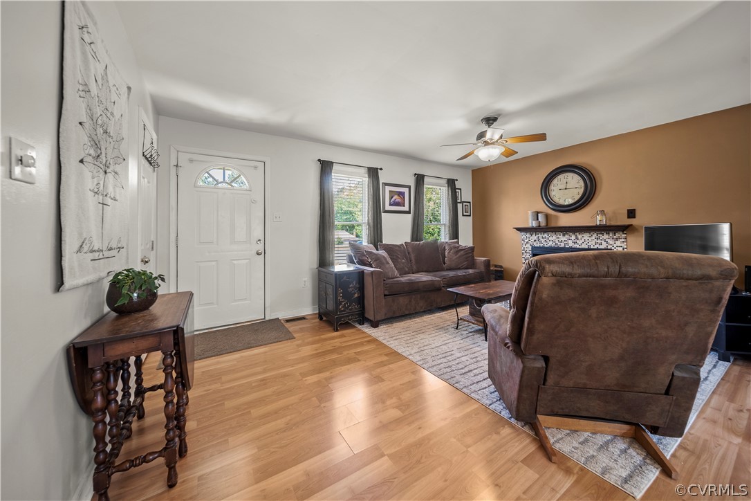 4833 Wilconna Road Chesterfield, VA 23832 - Photo 5 of 29 a living room with furniture a table and a clock