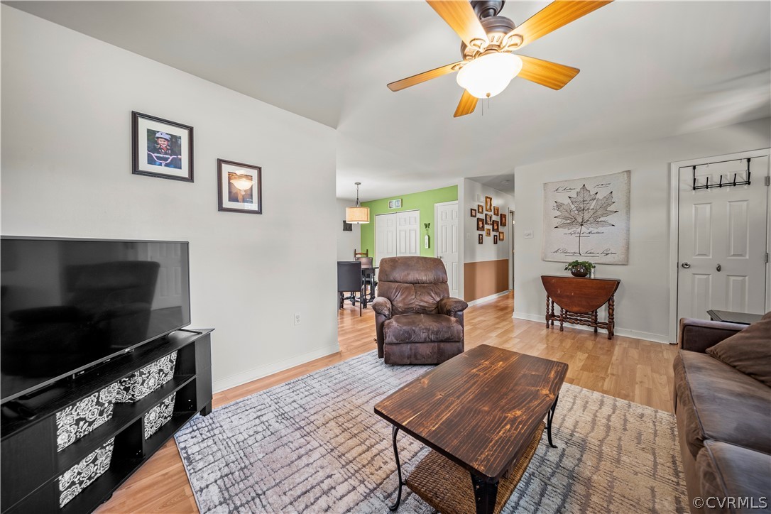 4833 Wilconna Road Chesterfield, VA 23832 - Photo 8 of 29 a living room with furniture and a flat screen tv
