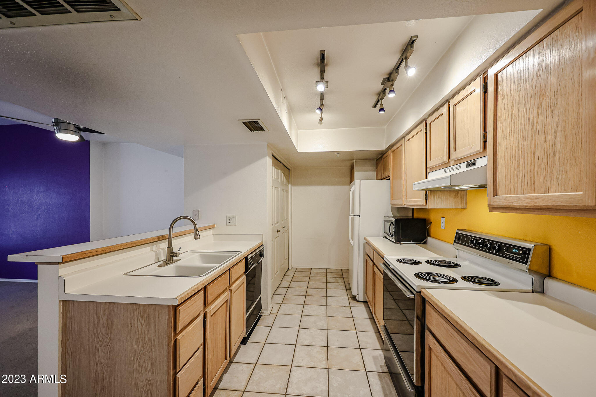 100 East Fillmore Street, Unit 117 Phoenix, AZ 85004 - Photo 11 of 28 Kitchen