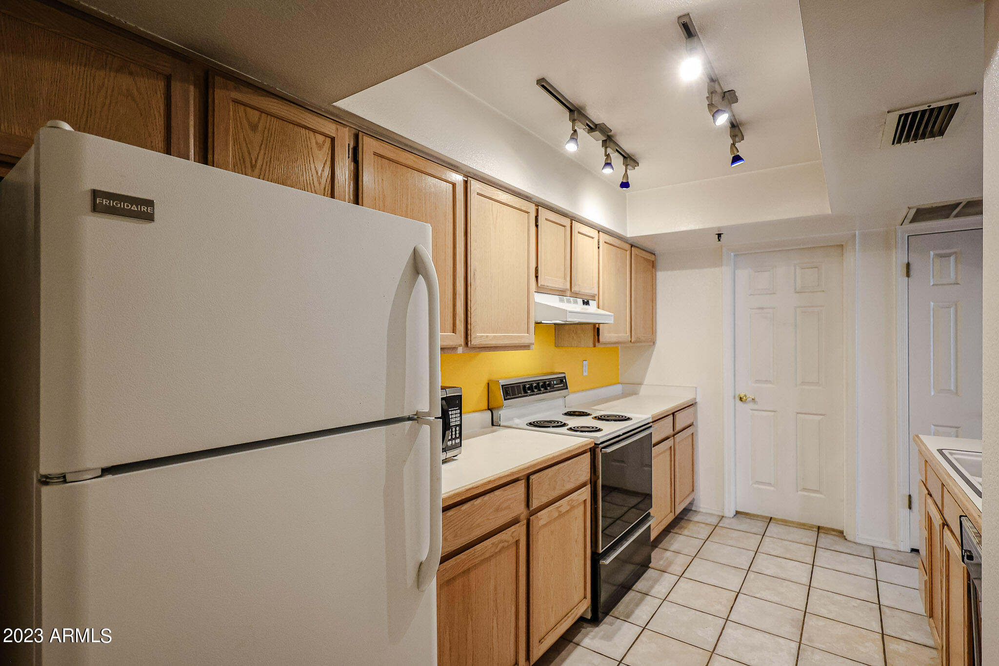 100 East Fillmore Street, Unit 117 Phoenix, AZ 85004 - Photo 12 of 28 Kitchen