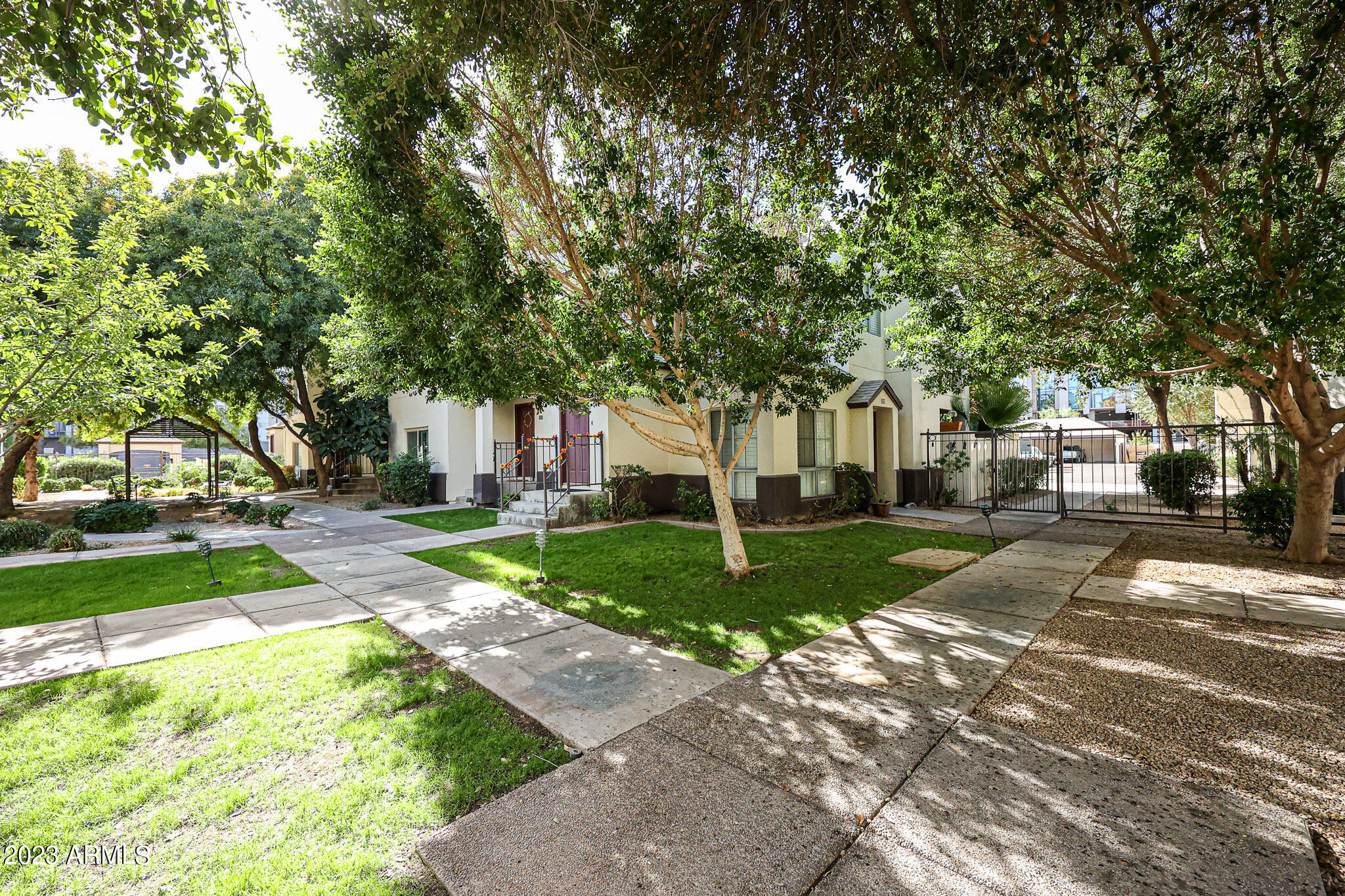 100 East Fillmore Street, Unit 117 Phoenix, AZ 85004 - Photo 23 of 28 Courtyard