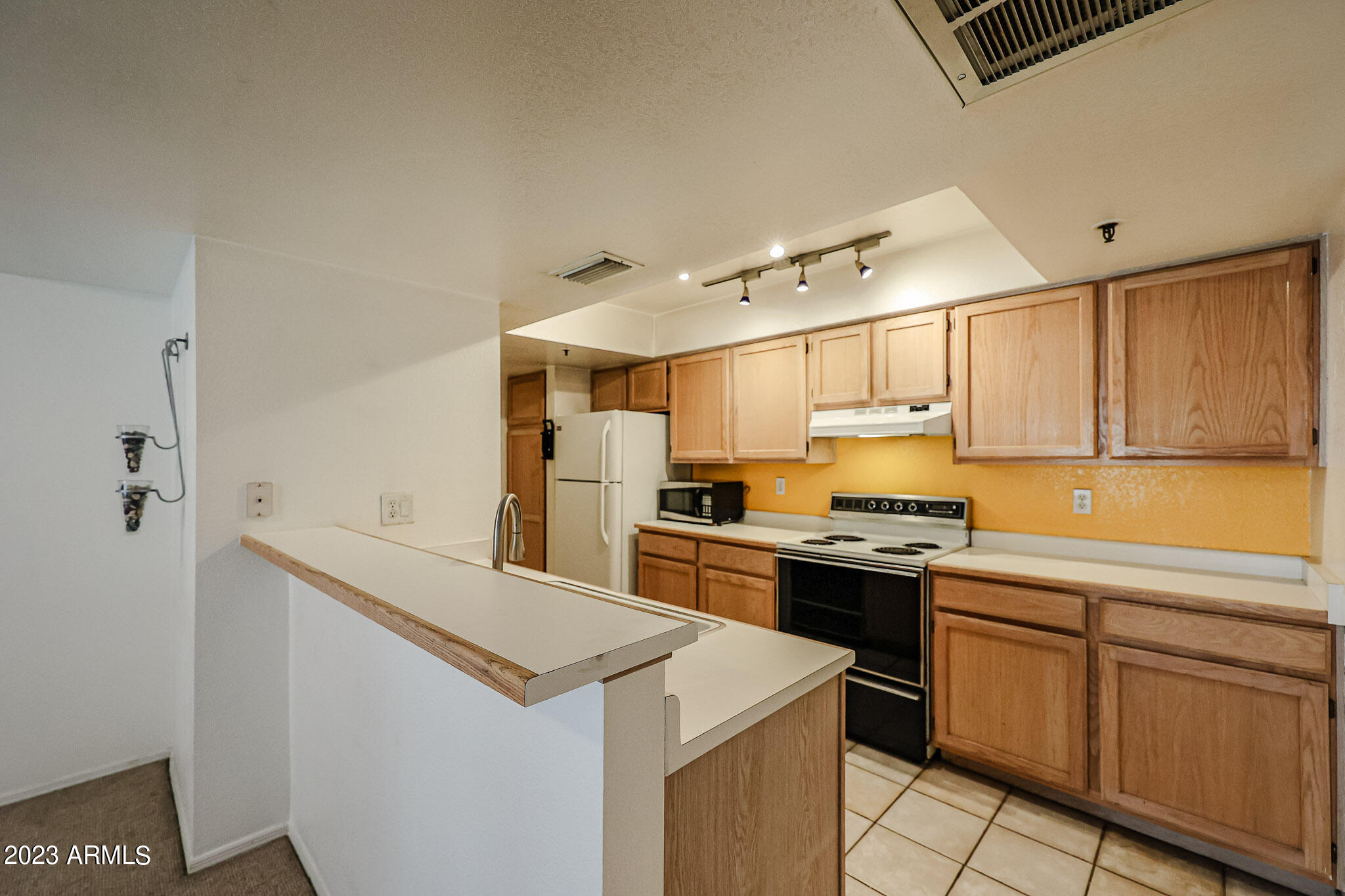 100 East Fillmore Street, Unit 117 Phoenix, AZ 85004 - Photo 9 of 28 Kitchen