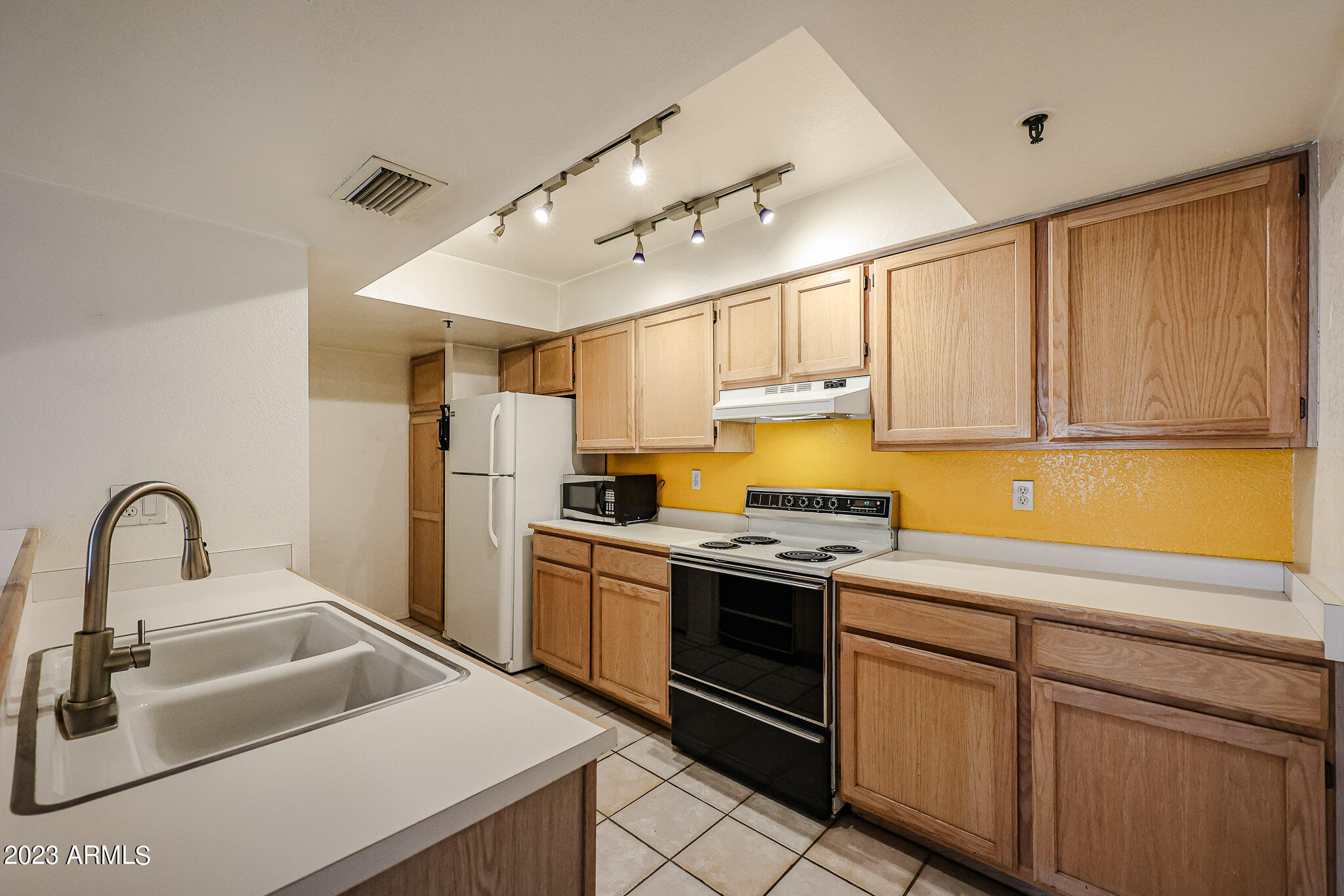 100 East Fillmore Street, Unit 117 Phoenix, AZ 85004 - Photo 10 of 28 Kitchen