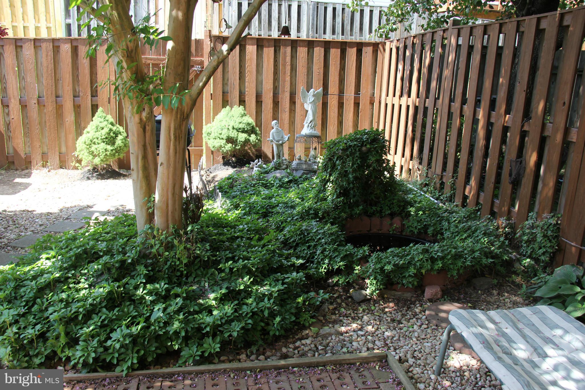 13969 Baton Rouge Court Centreville, VA 20121 - Photo 20 of 20 a backyard of a house with lots of green space