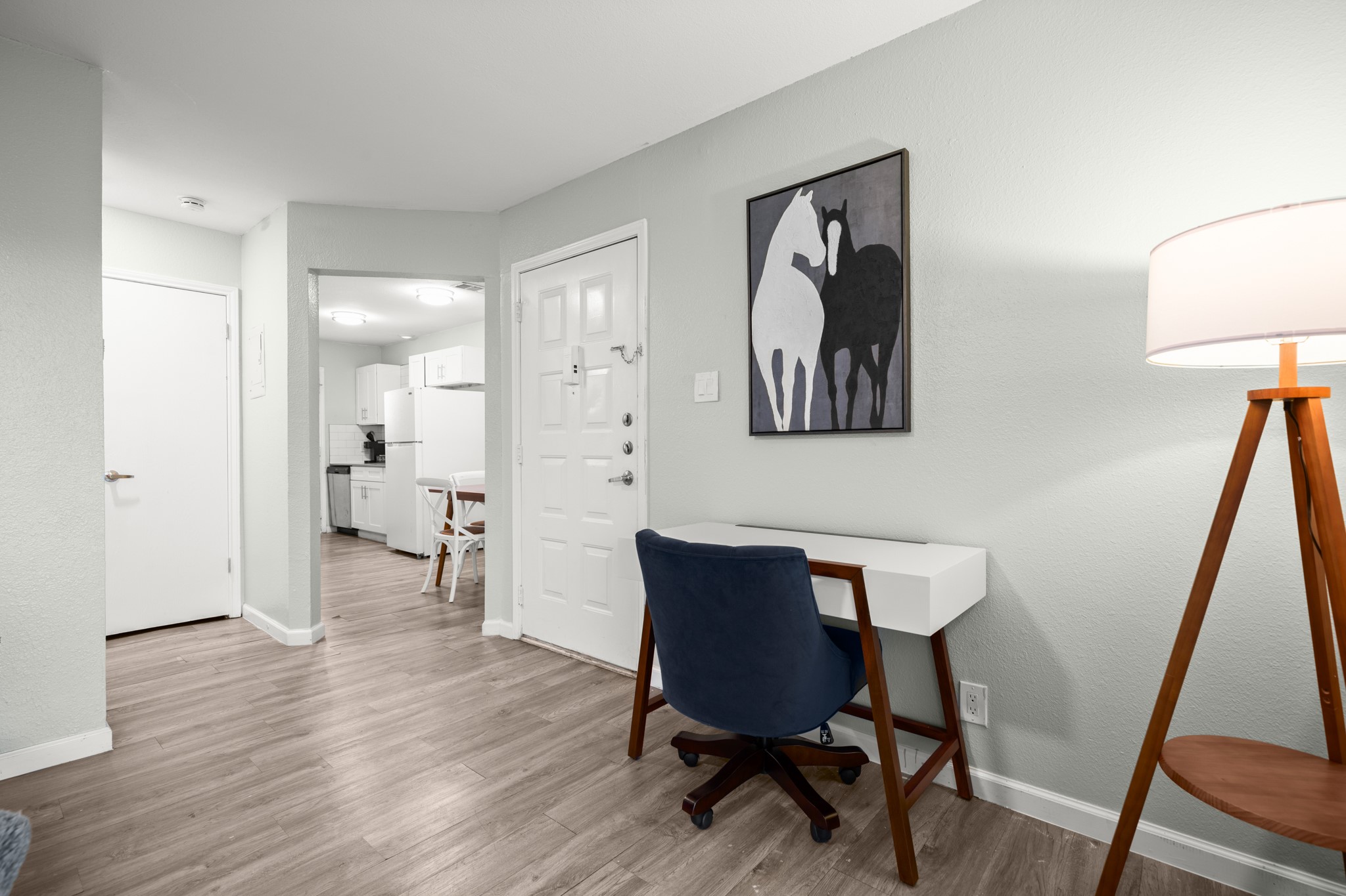 6812 South Congress Avenue, Unit 209 Austin, TX 78745 - Photo 4 of 11 Entryway
***Image may be from a different unit at the same apartment complex.