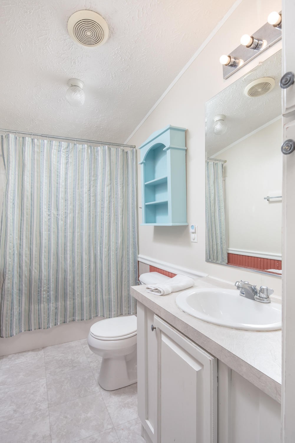 929 Hunt Road Cleveland, TN 37323 - Photo 16 of 26 a bathroom with a sink a toilet and shower