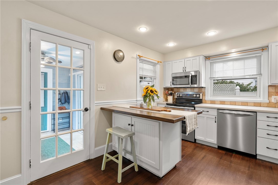 55 Scarborough Road Pawtucket, RI 02861 - Photo 7 of 26 Gallery Image 7