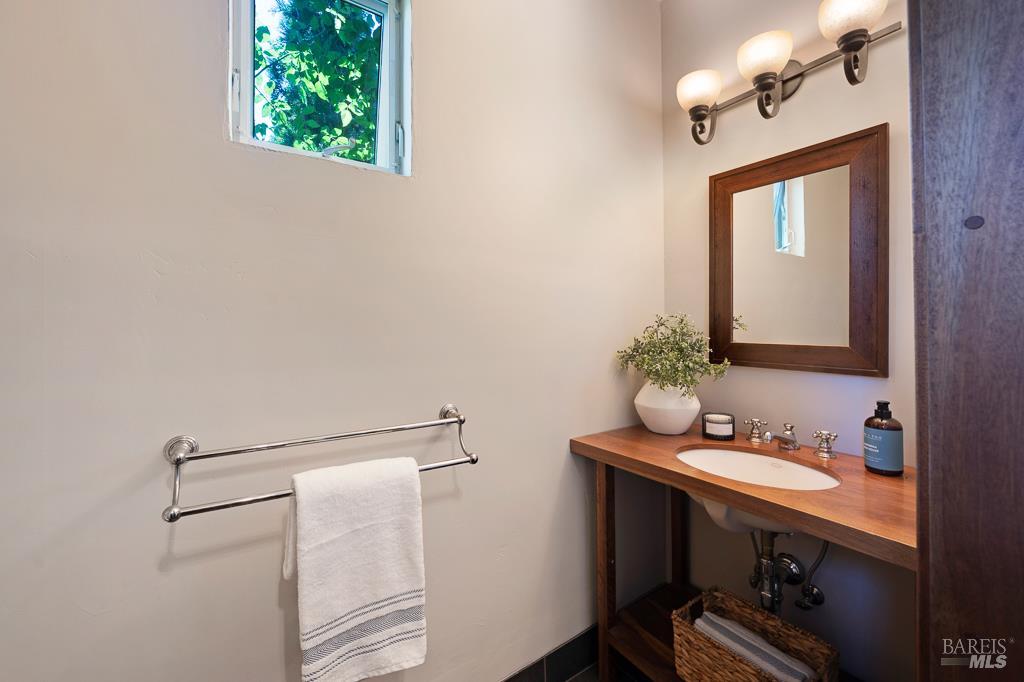 Undisclosed Address Healdsburg, CA 95448 - Photo 30 of 60