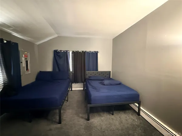 a view of entryway with livingroom