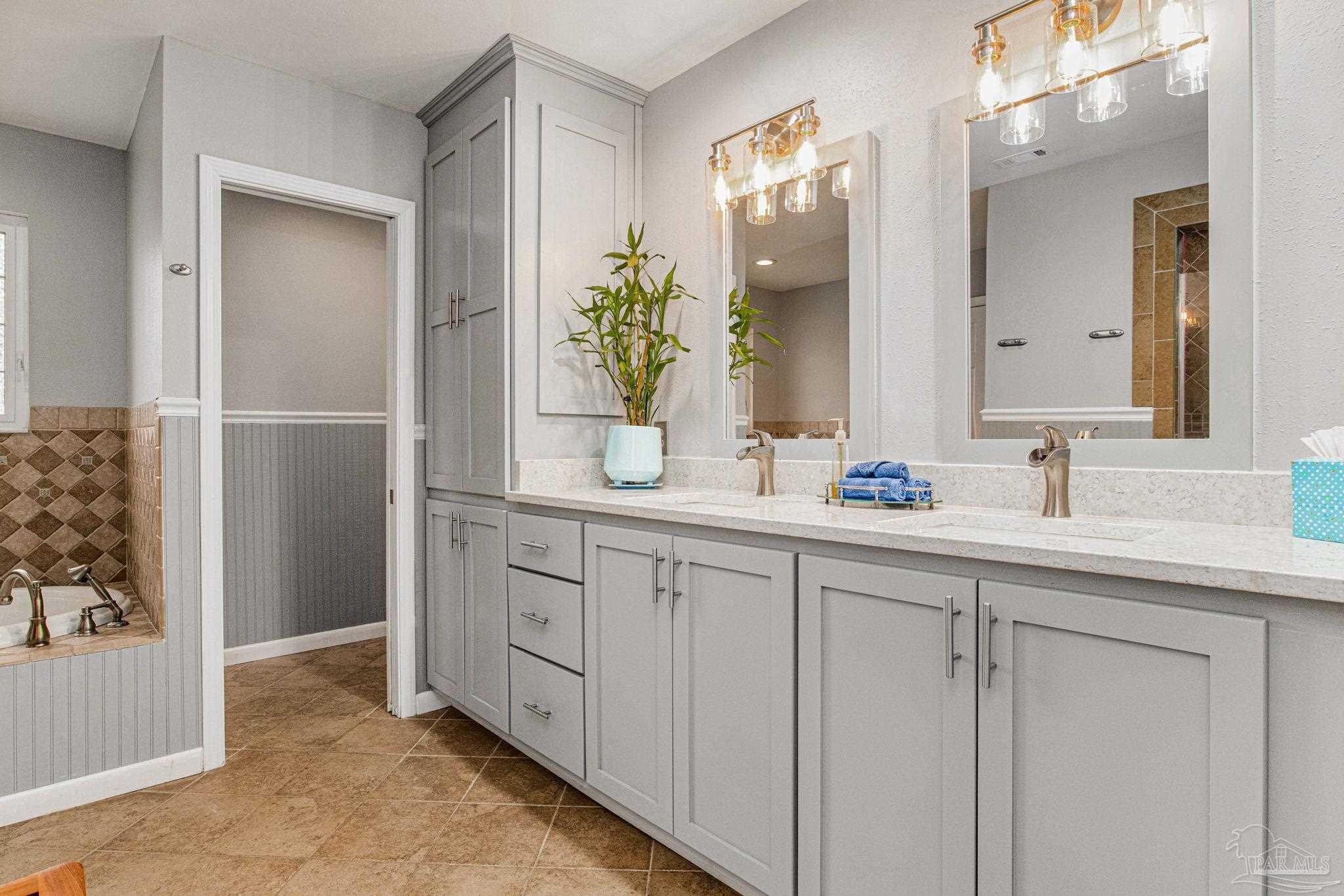 331 Robin Road Pensacola, FL 32514 - Photo 3 of 27 Gallery Image 3