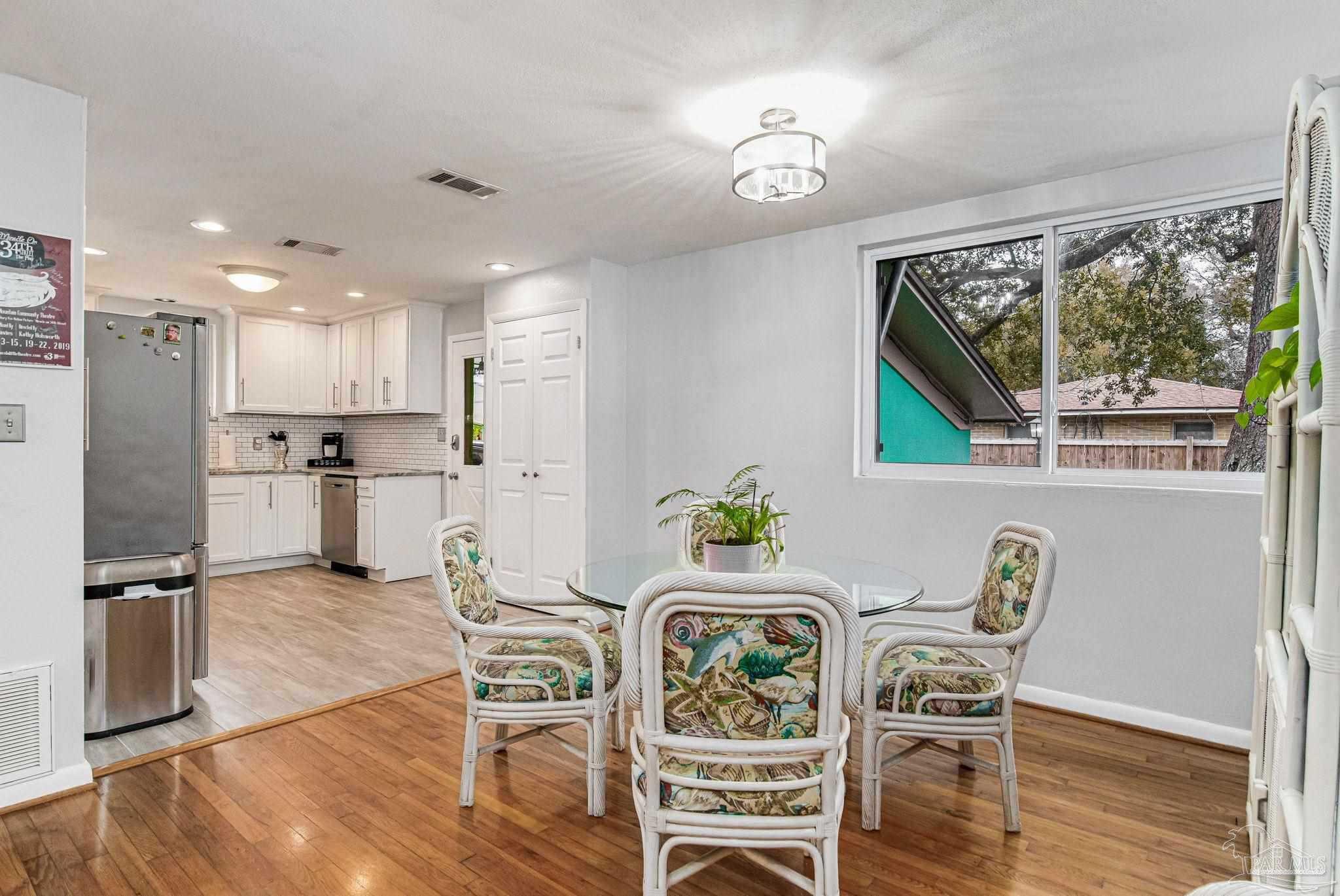 331 Robin Road Pensacola, FL 32514 - Photo 5 of 27 Gallery Image 5