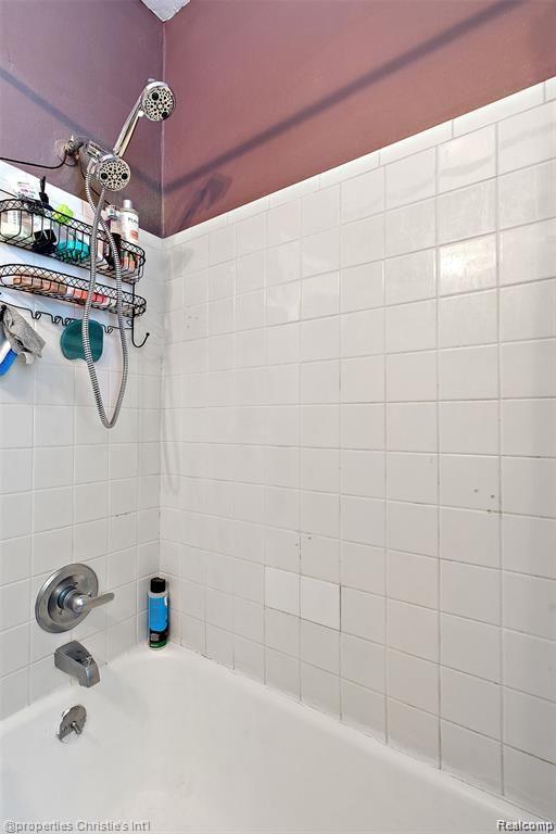 423 West 12 Mile Road Royal Oak, MI 48073 - Photo 33 of 42 423 W 12 Mile Interior-21.jpg