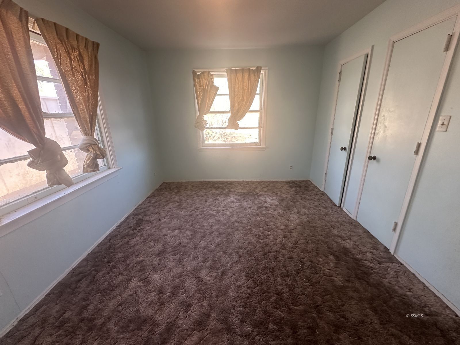 245 South Sanders Street Ridgecrest, CA 93555 - Photo 5 of 14 an empty room with windows