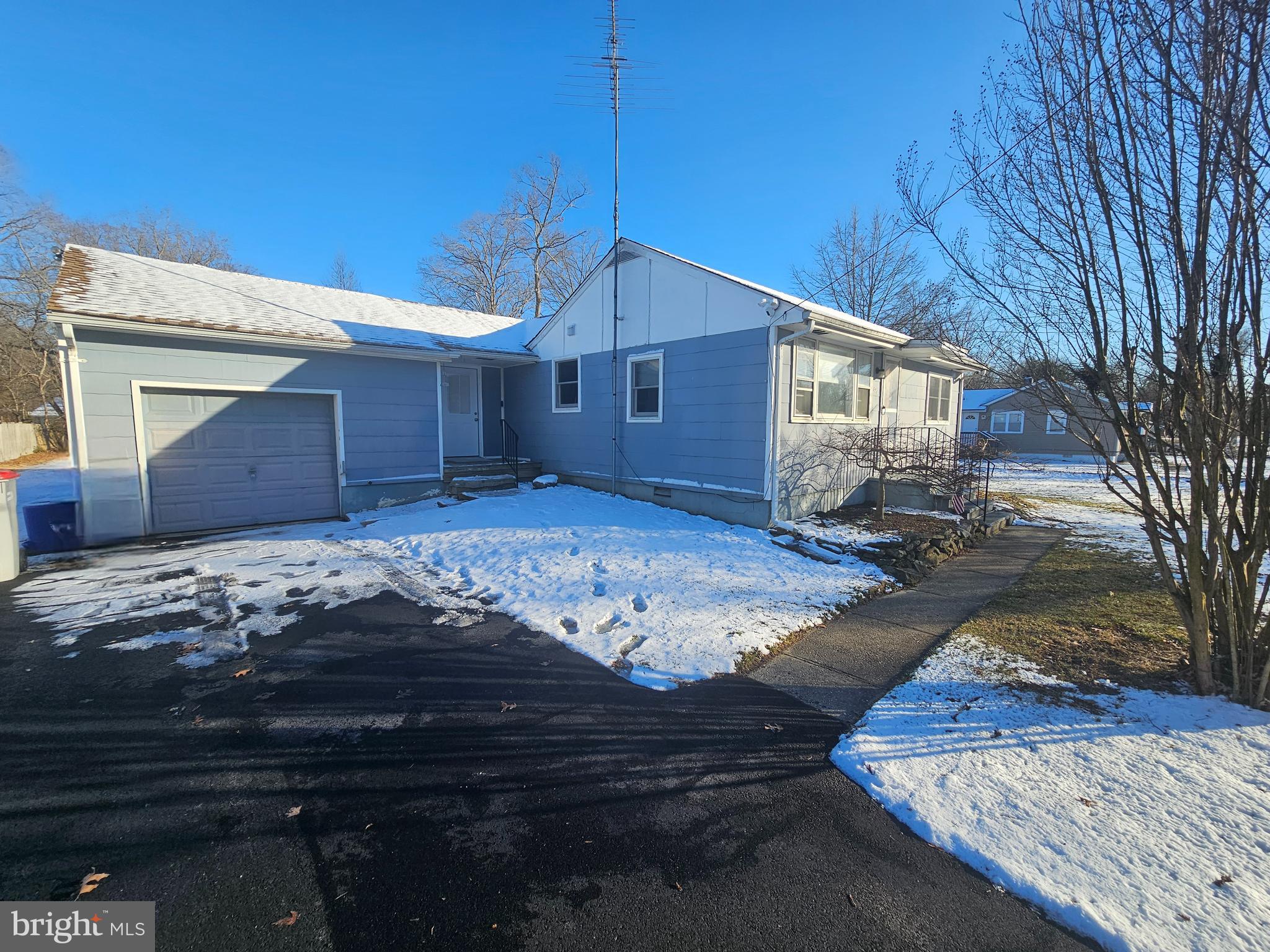 2891 Union Road Vineland, NJ 08361 - Photo 2 of 25 a house view with a backyard space