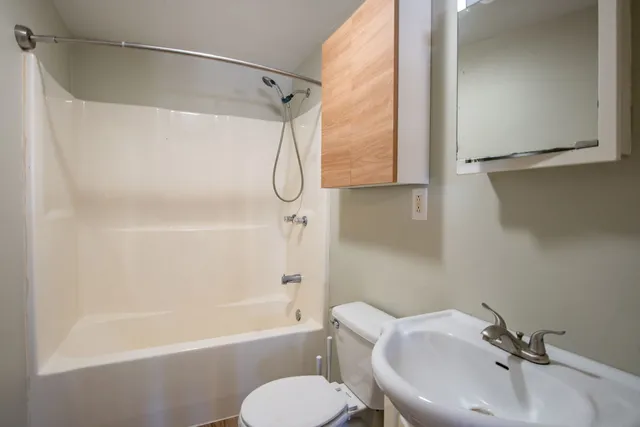 $925 | 315 West Railroad Street, Unit 4, Kingston, IL 60145