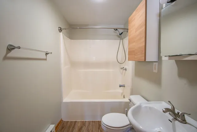 $925 | 315 West Railroad Street, Unit 4, Kingston, IL 60145