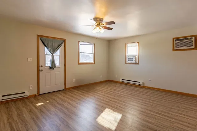 $925 | 315 West Railroad Street, Unit 4, Kingston, IL 60145