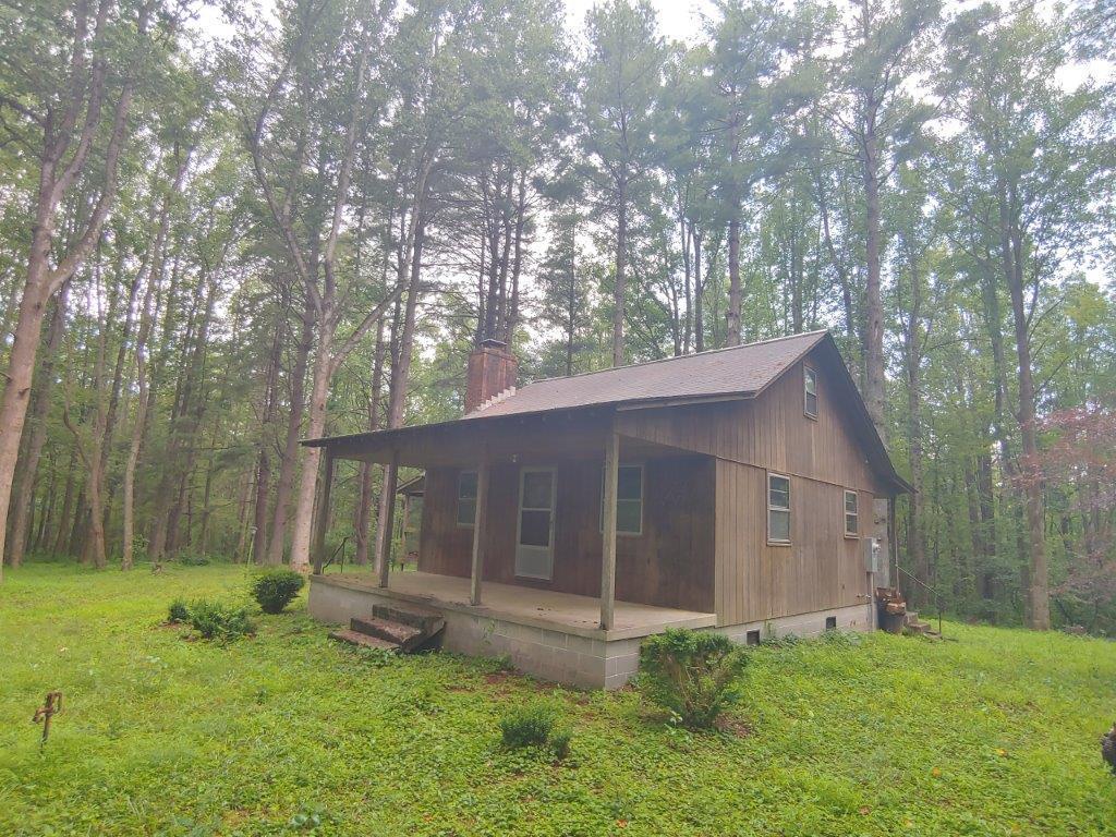 1123 Silverleaf Road Southeast Floyd, VA 24091 - Photo 3 of 13 a view of a house with a yard and large tree