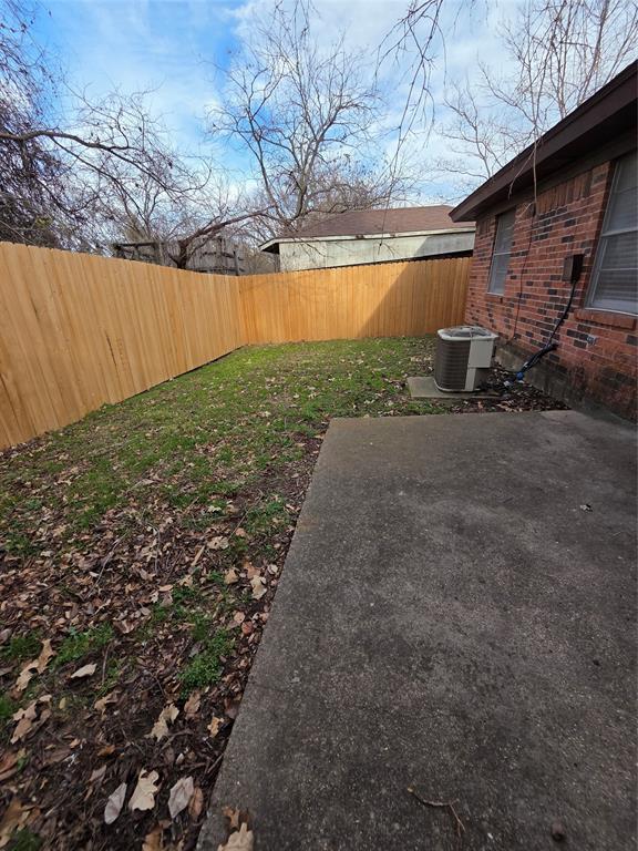1012 Lynn Street, Unit B Weatherford, TX 76086 - Photo 3 of 8 Fenced backyard featuring a patio