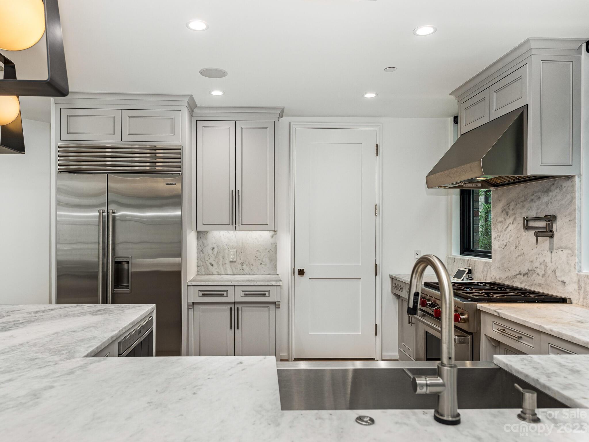 1333 Queens Road, Unit E2 Charlotte, NC 28207 - Photo 8 of 31 Gallery Image 8