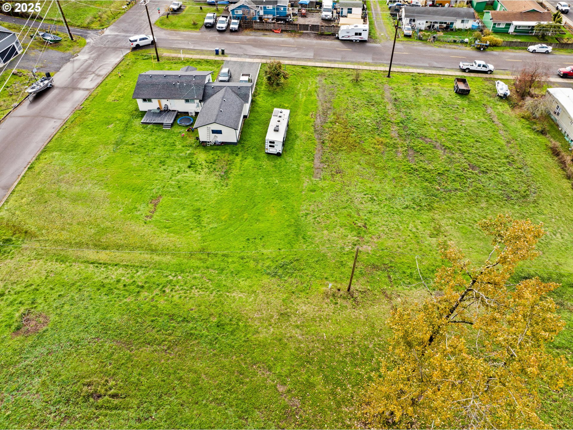 287 East 3rd Street Lowell, OR 97452 - Photo 7 of 23