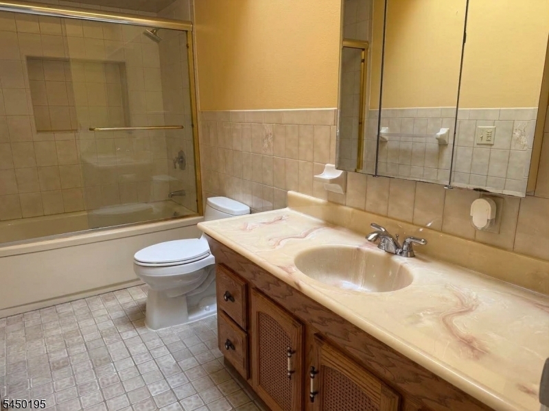 419 Ratzer Road Wayne, NJ 07470 - Photo 11 of 24 Gallery Image 11