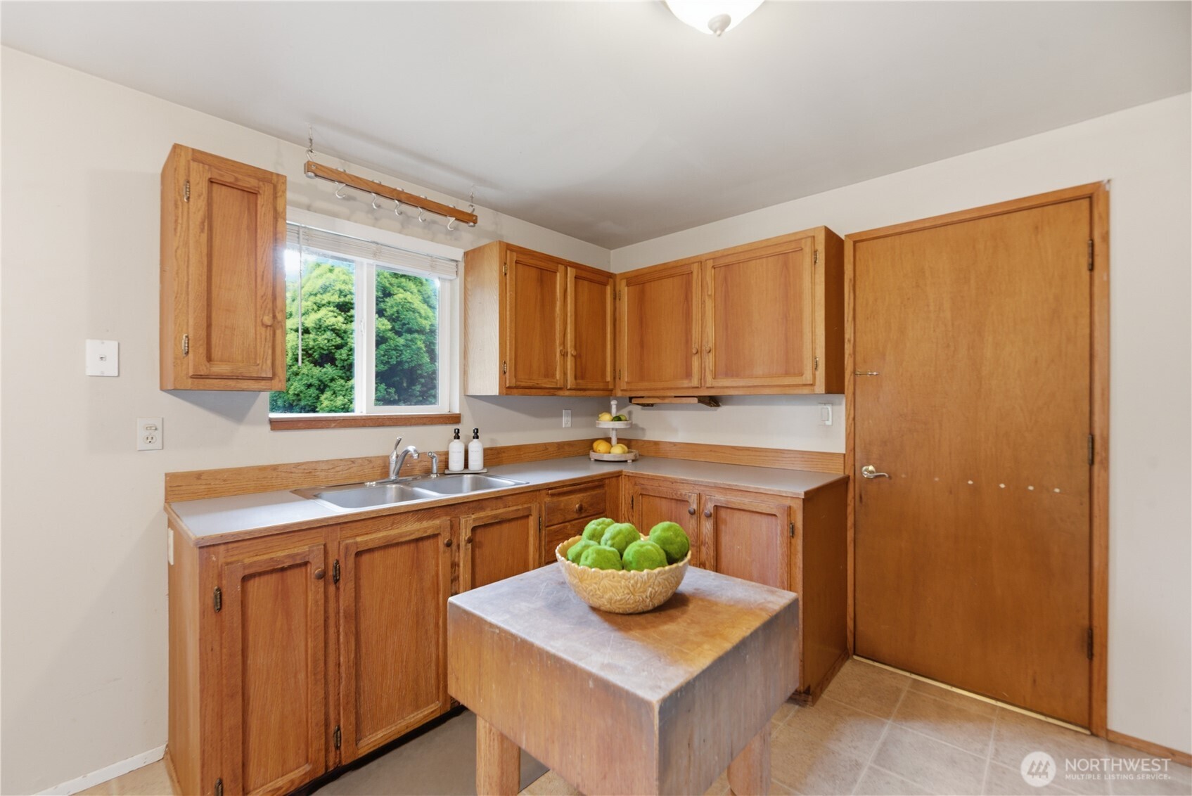 12264 156th Avenue Southeast Renton, WA 98059 - Photo 9 of 35