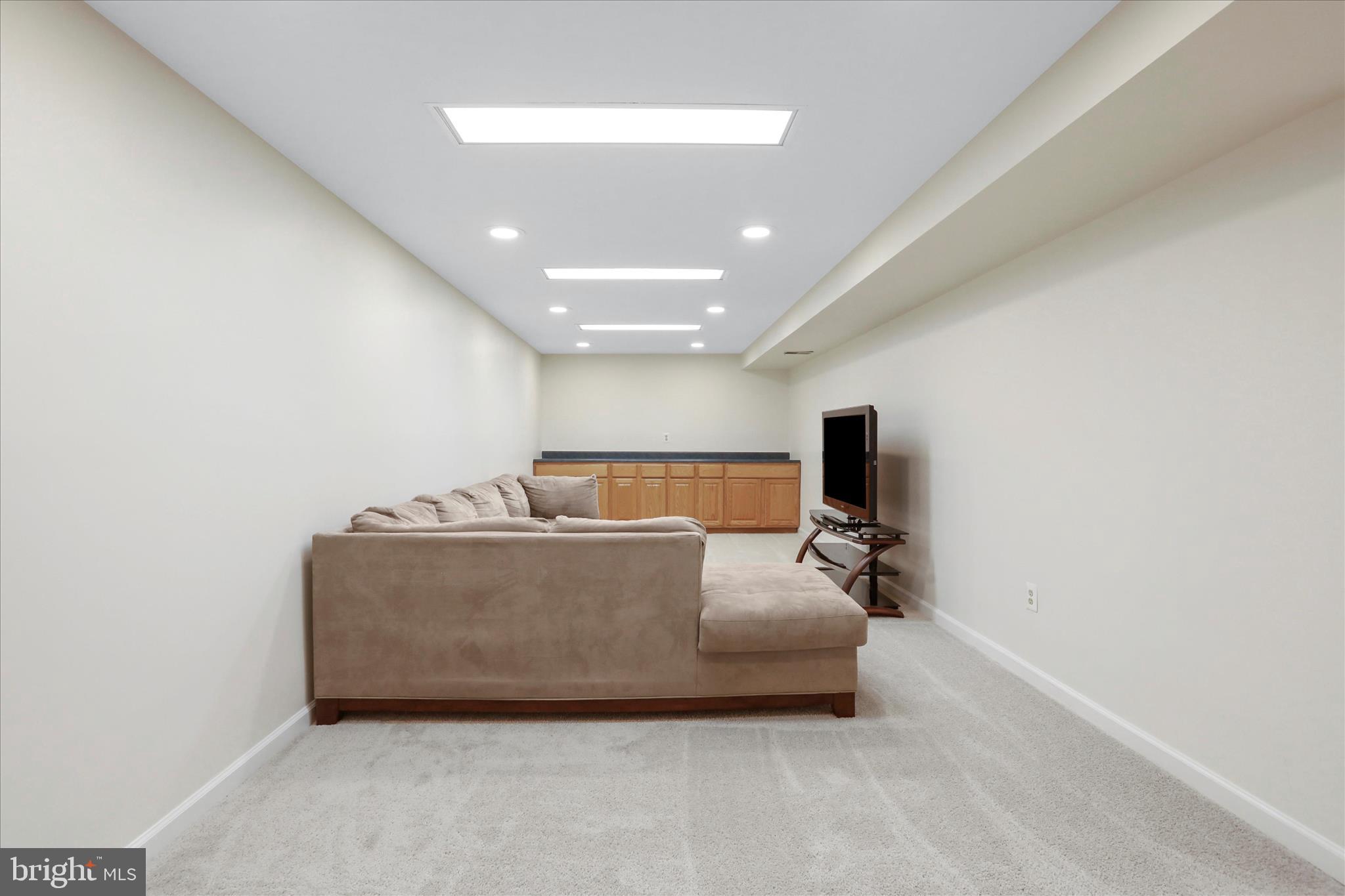 5435 Tree Line Drive Centreville, VA 20120 - Photo 37 of 51 a living room with furniture