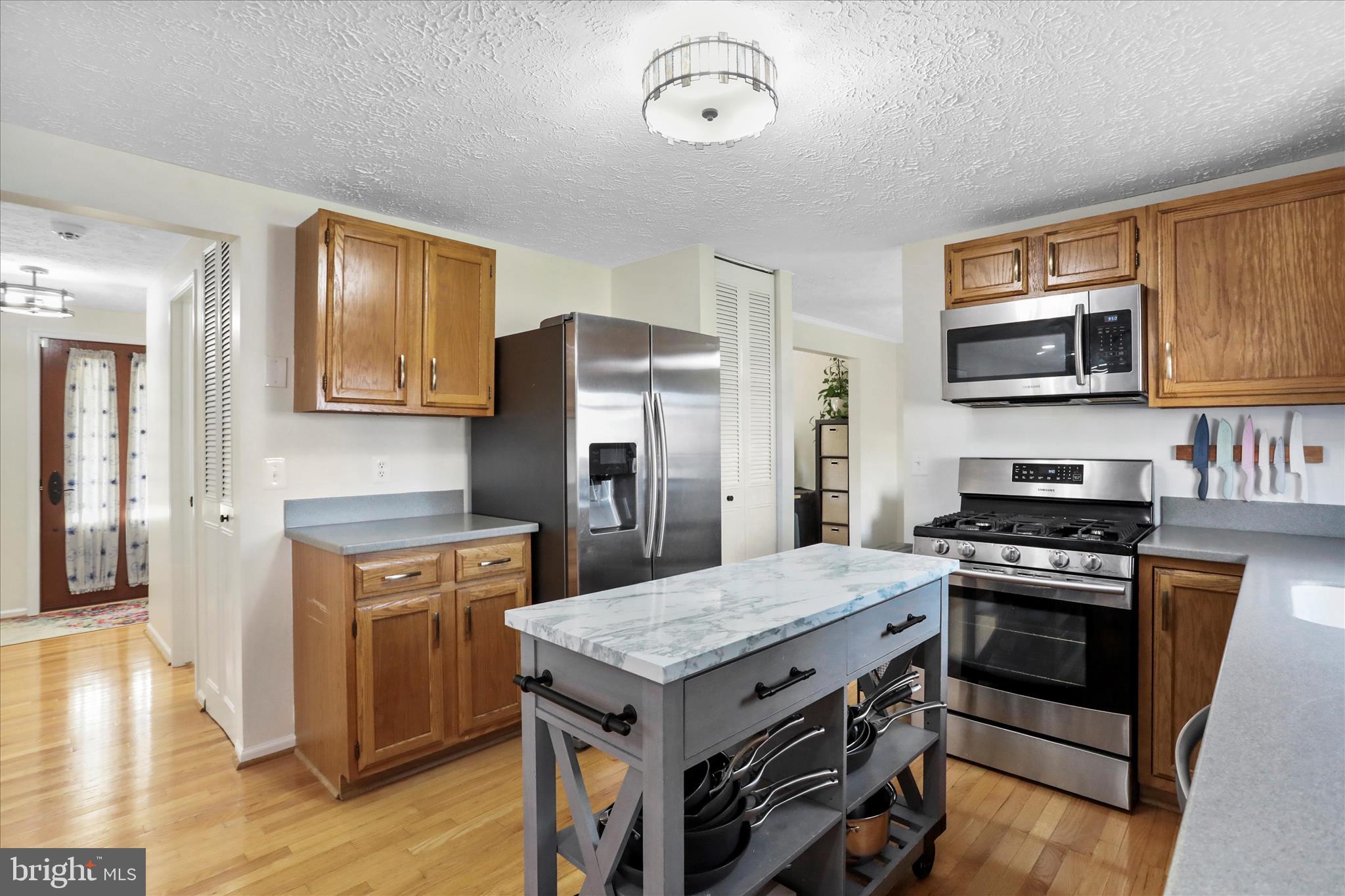 5435 Tree Line Drive Centreville, VA 20120 - Photo 9 of 51 a kitchen with a stove and a microwave