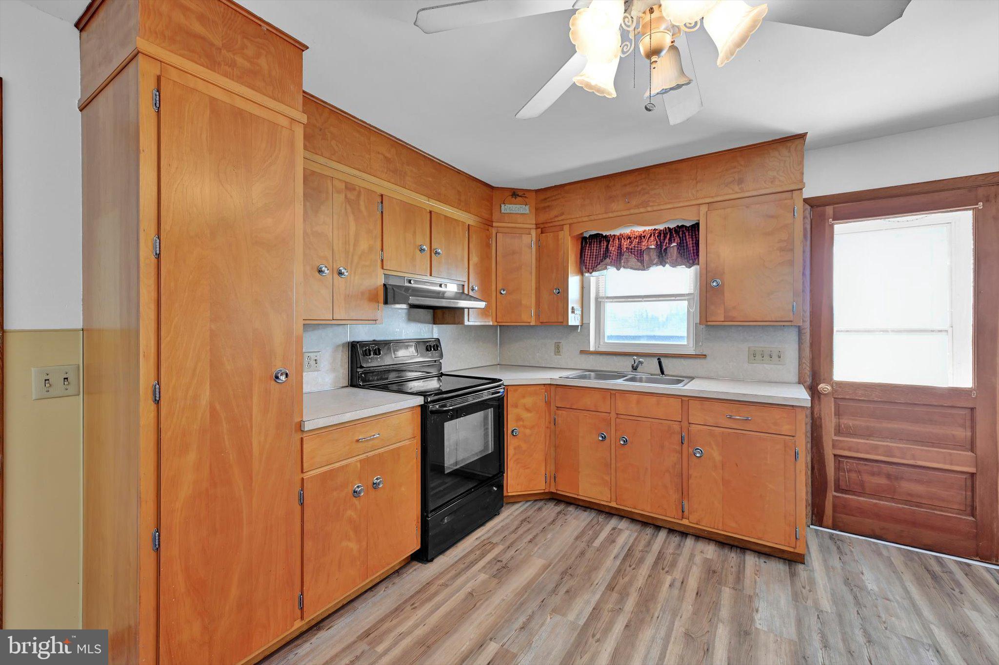 305 South Good Spring Road Hegins, PA 17938 - Photo 10 of 39
