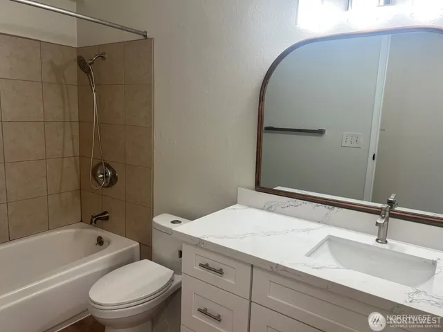 $3,100 | 14309 Northeast 7th Place, Unit 3, Bellevue, WA 98007