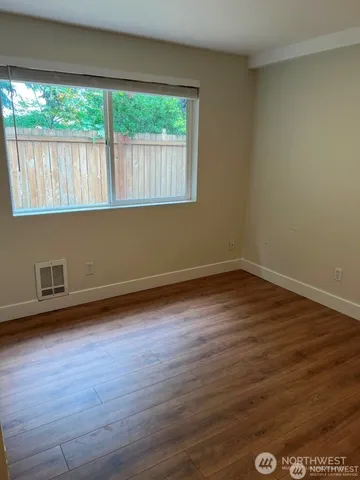 $3,100 | 14309 Northeast 7th Place, Unit 3, Bellevue, WA 98007