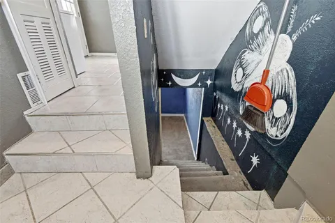 a view of empty room with washer and dryer