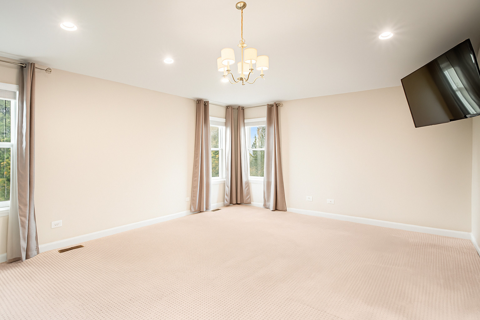 1002 Hudson Drive Joliet, IL 60431 - Photo 27 of 40 a very nice looking room with a large window