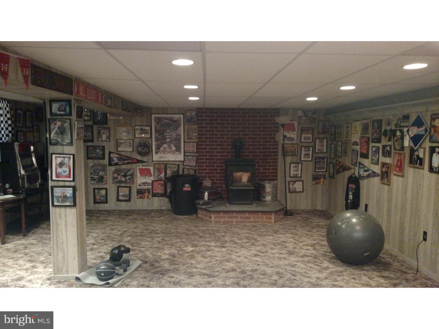 138 Pinoak Road Lehighton, PA 18235 - Photo 13 of 21 Family Room