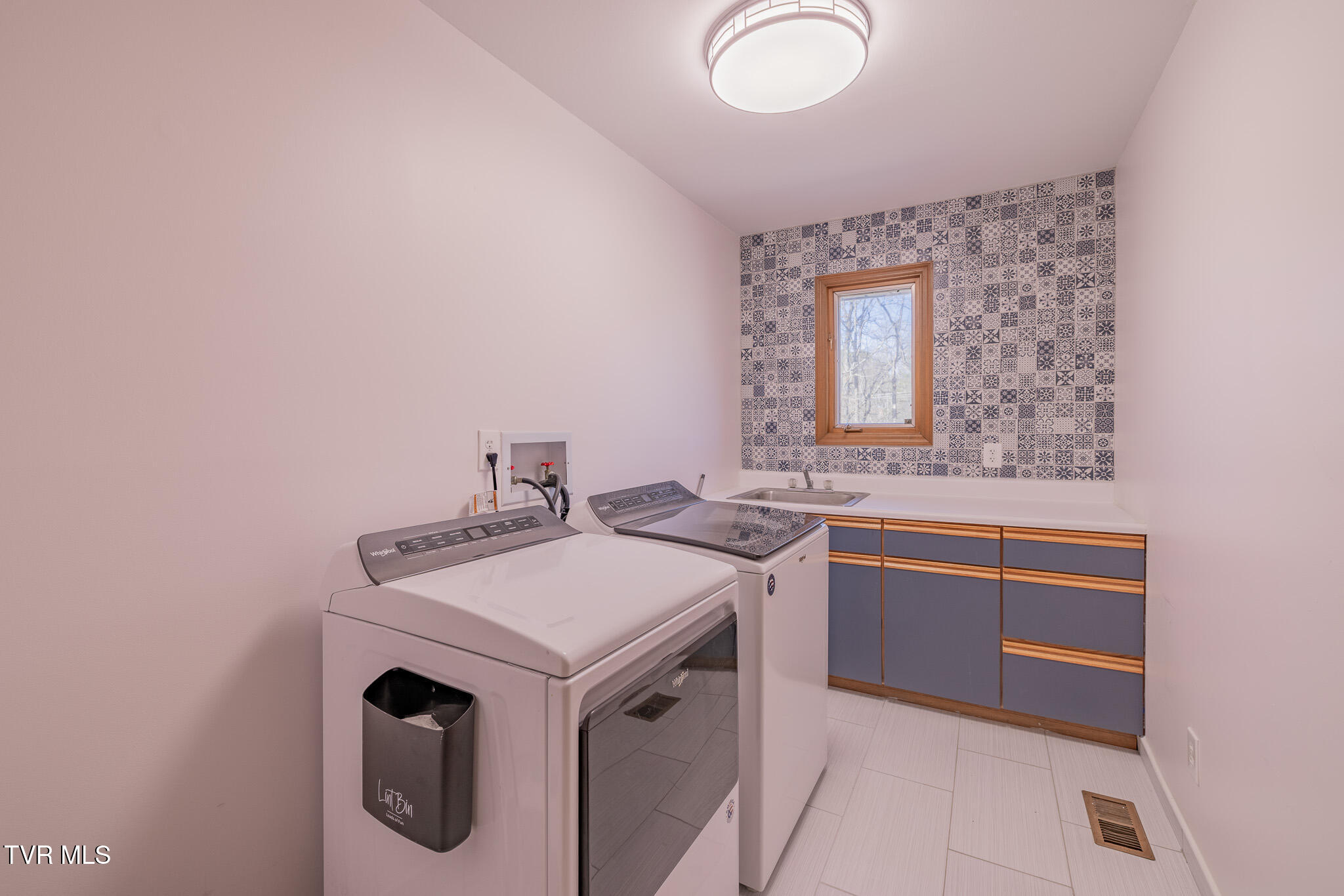 1331 Bloomingdale Road Kingsport, TN 37660 - Photo 12 of 65 1R9A3114-HDR